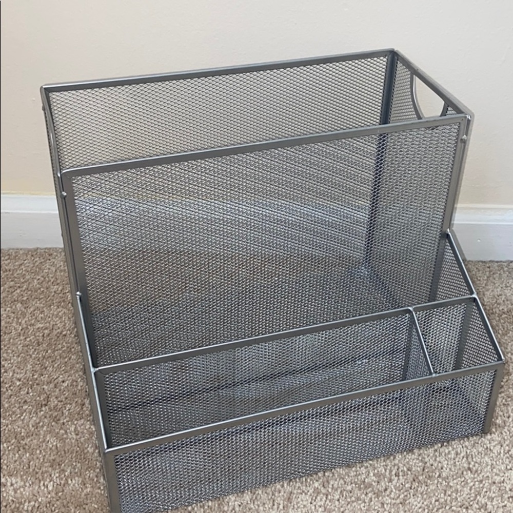 Desk organizer